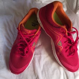 Karhu fluid fulcrum sneakers women’s 10.5